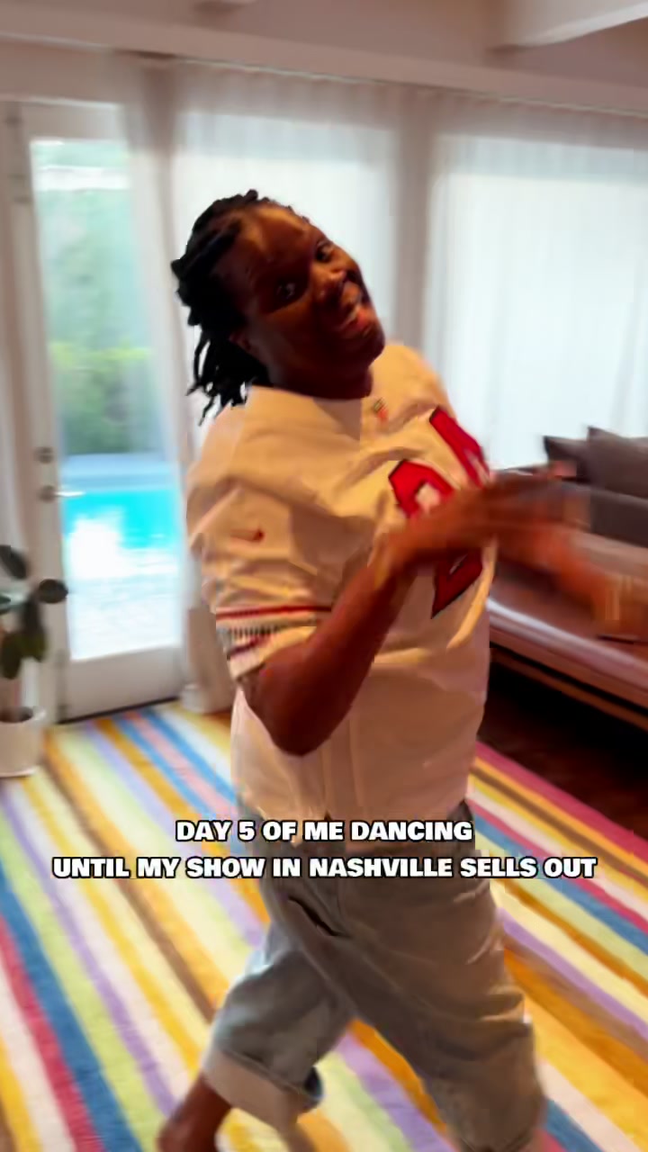@Leslie Jones