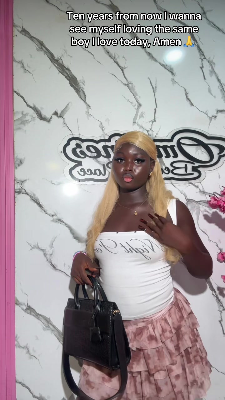@Pink lip vendor in Warri ๐๐