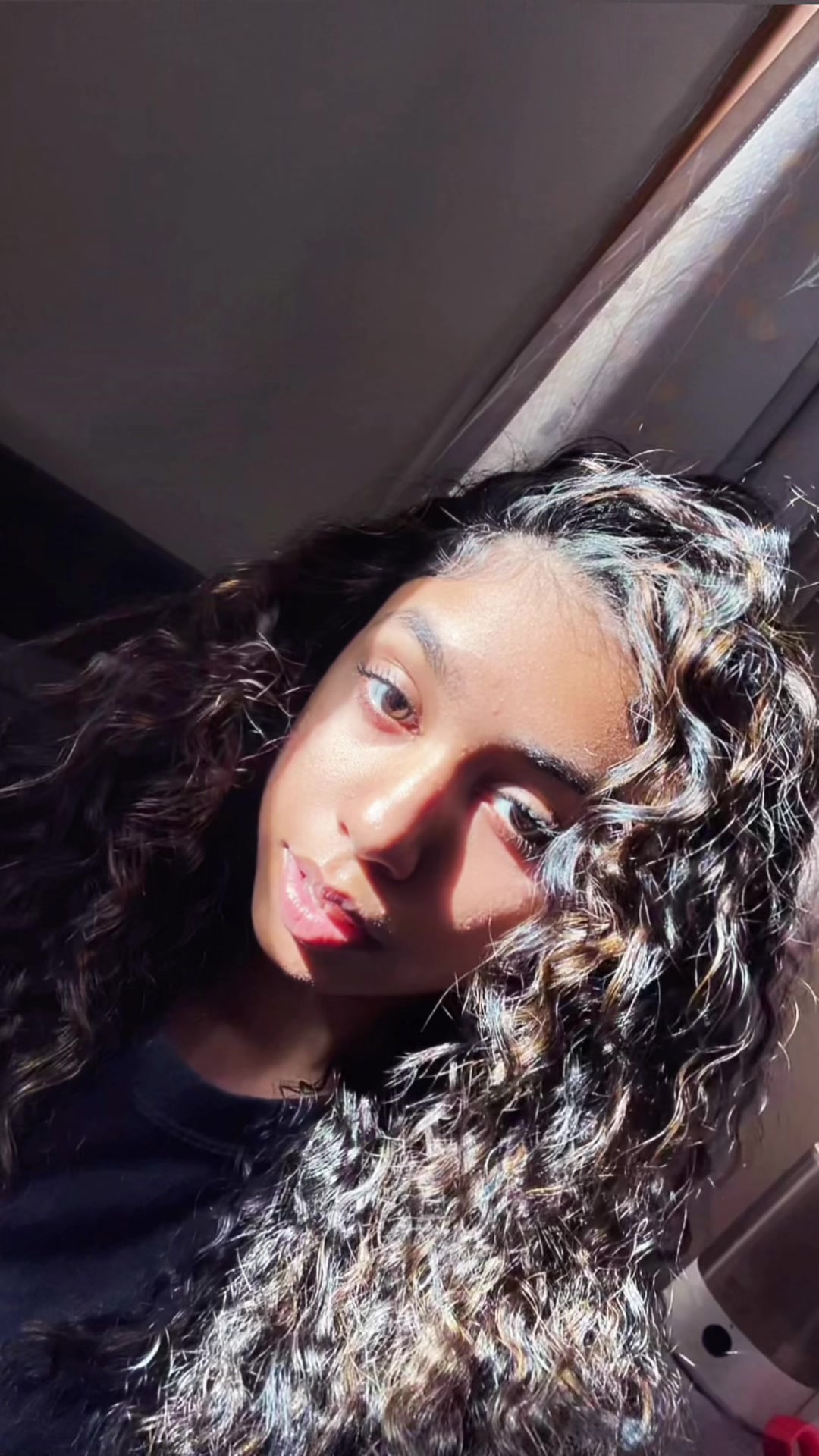 @Niesaa.