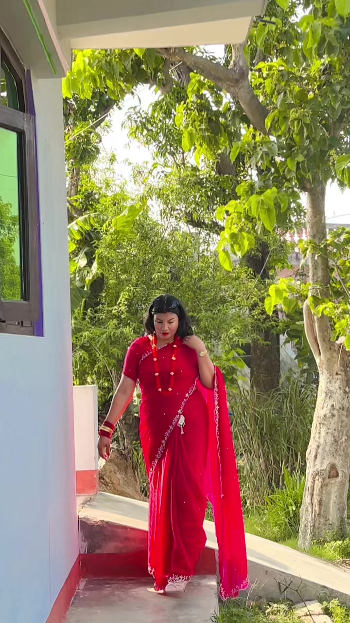 @घरकी एक्ली बुहारी लाहुरेनि👮