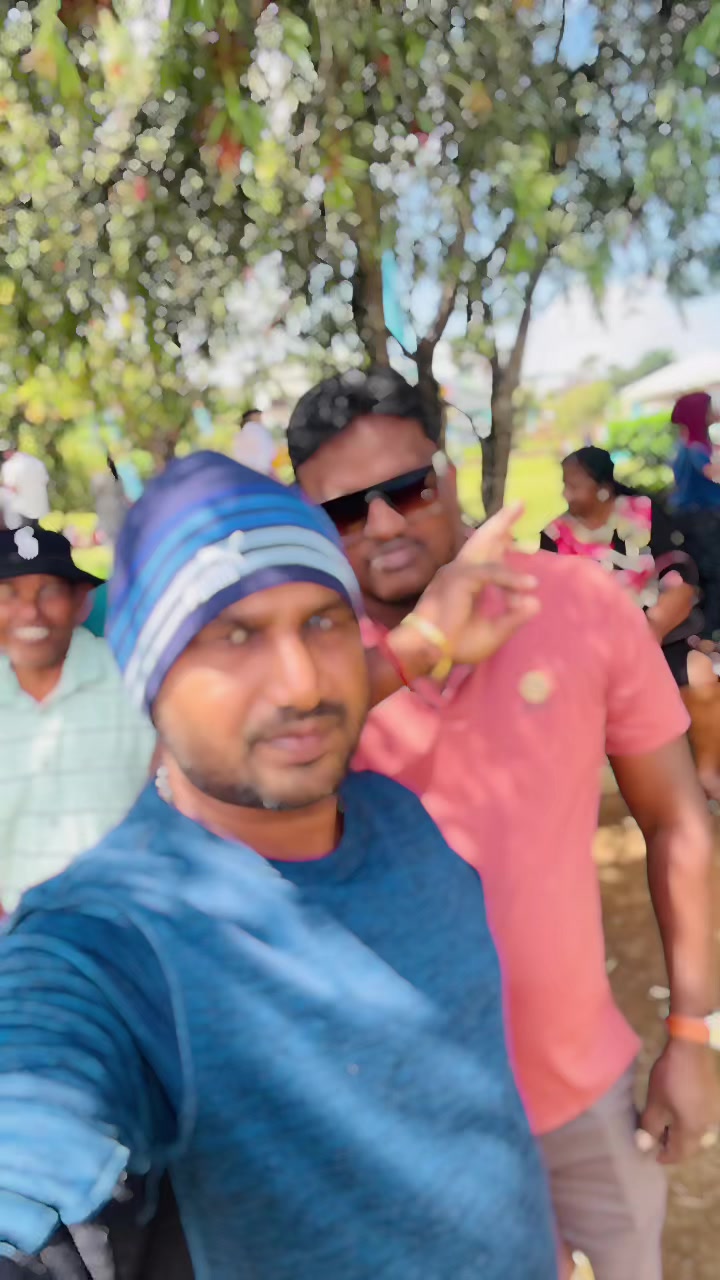 @Ranjan : Bus : Tours