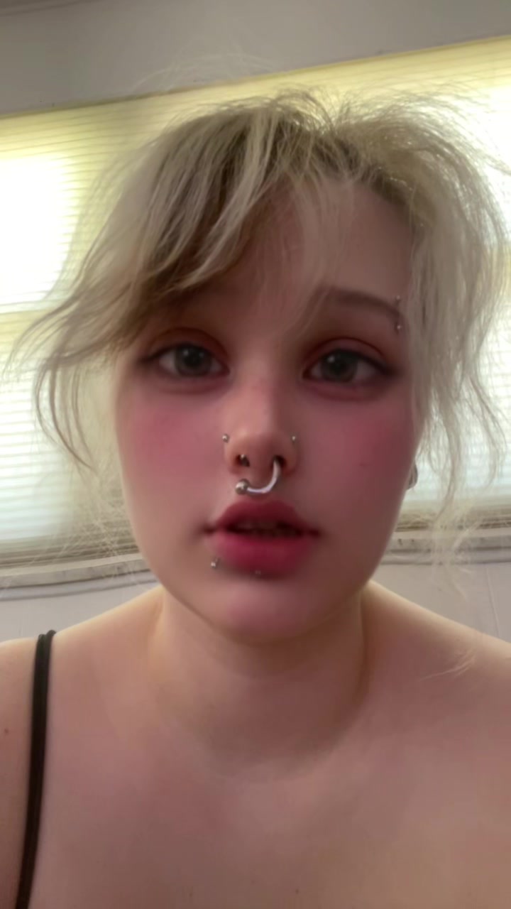 @(stella) not underboob