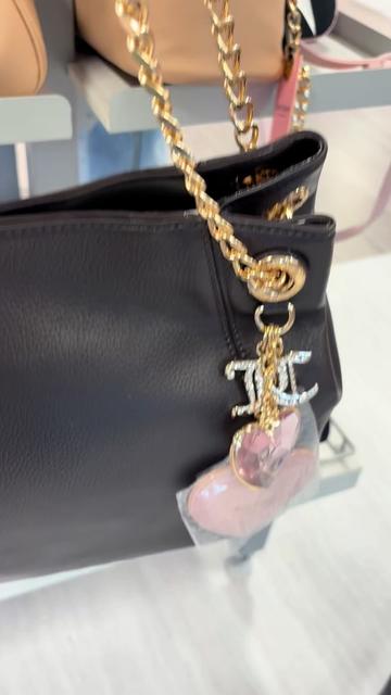 @theshoppingfren🛒🛍️👠👛👗