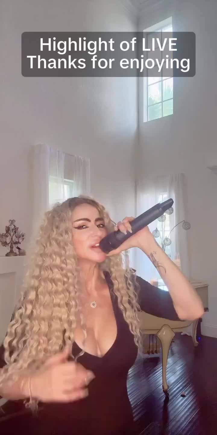 @Danielle_Paige_Pro