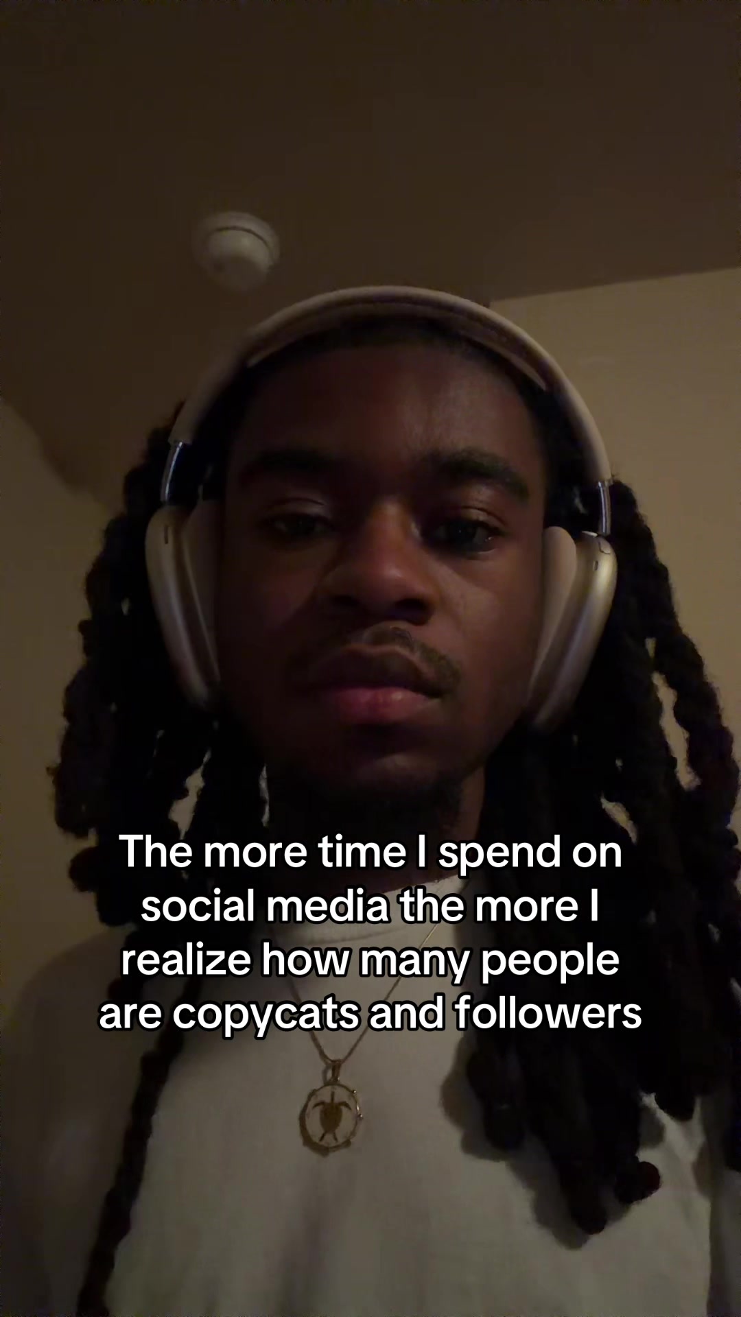 @👾