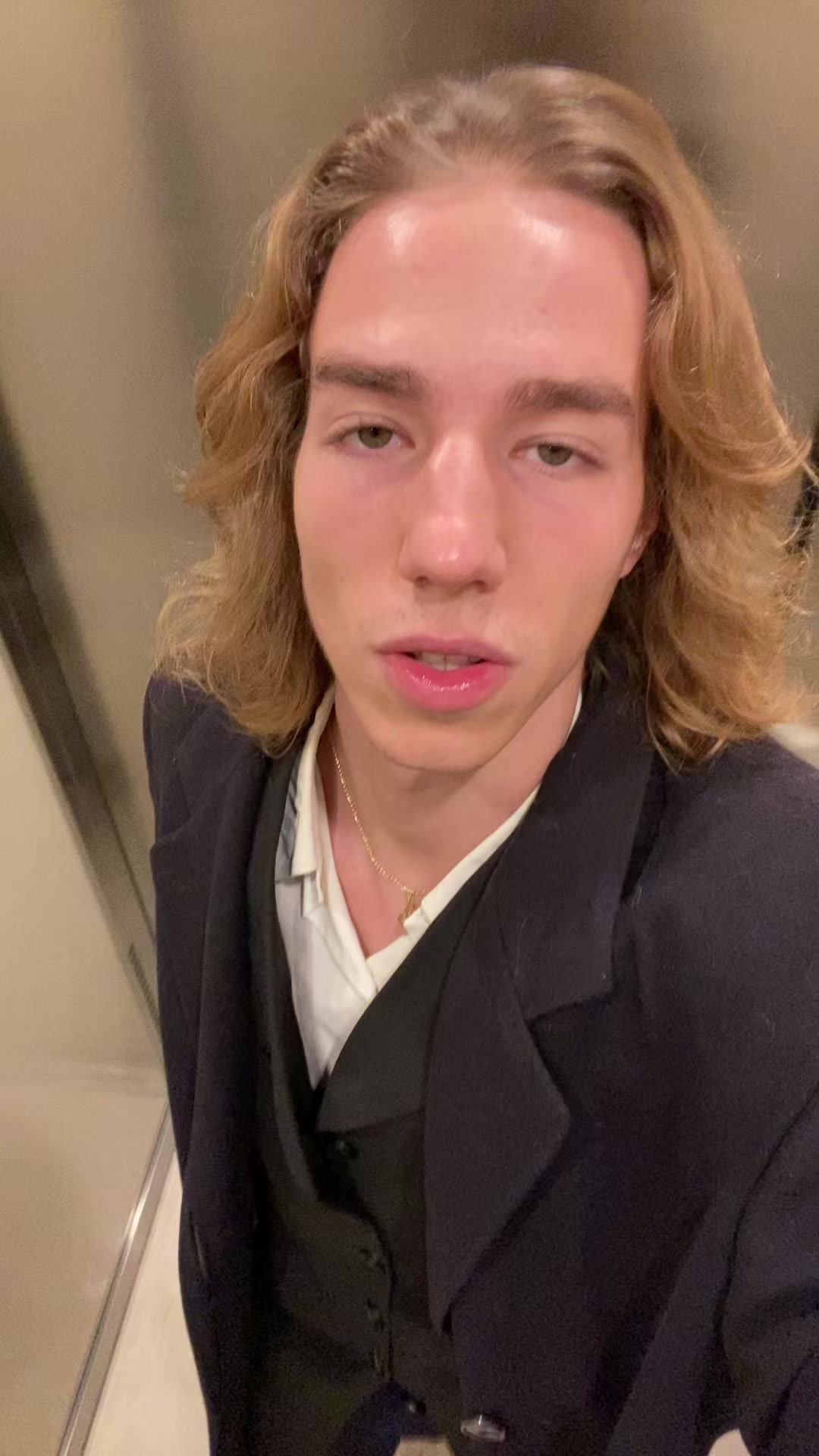 @🧛🏼