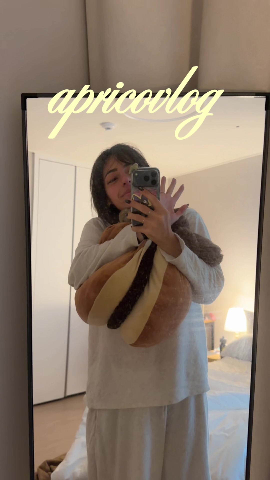 @apricotmaxine