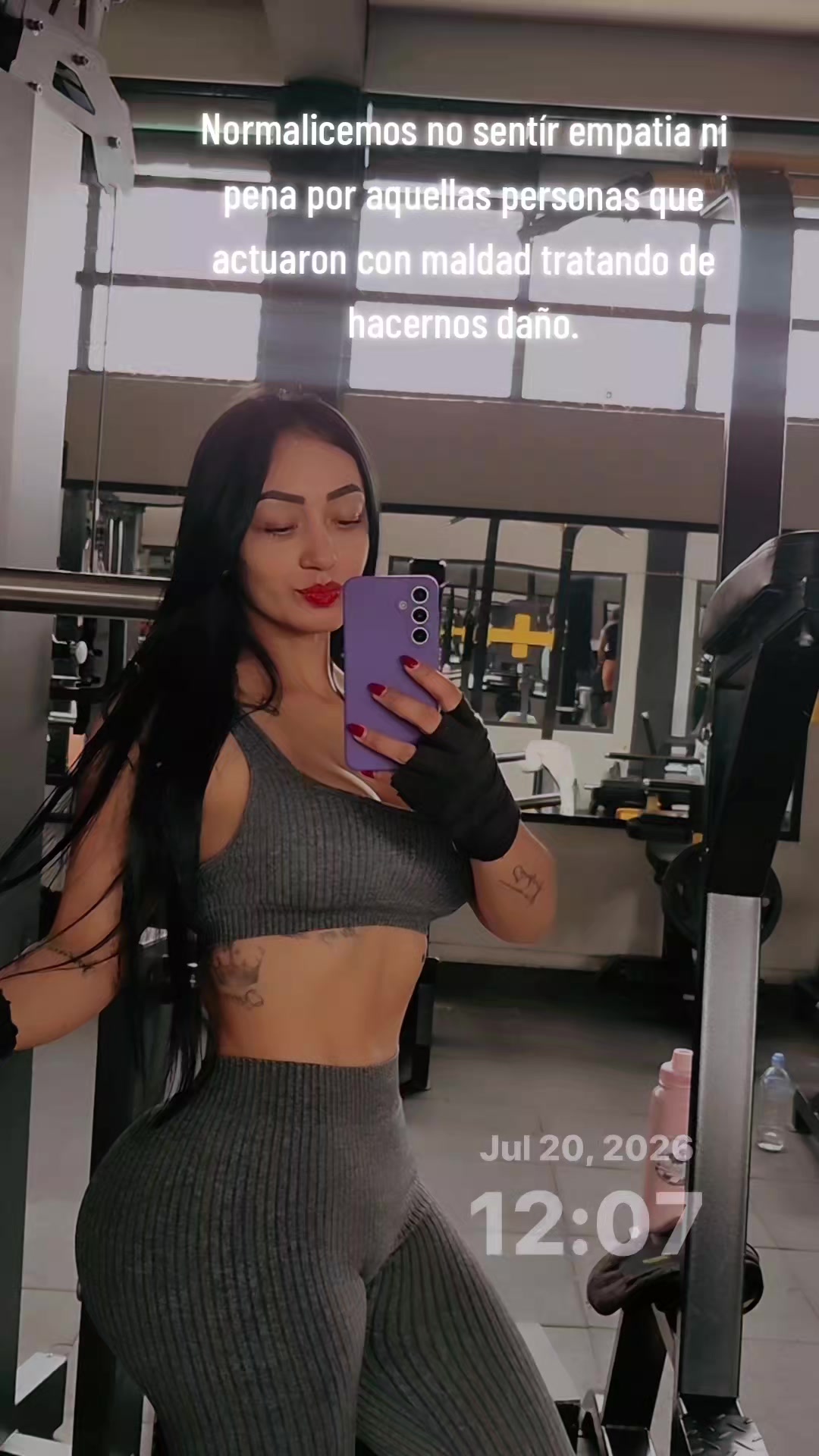 @Julie Vanesa . Te sigue
