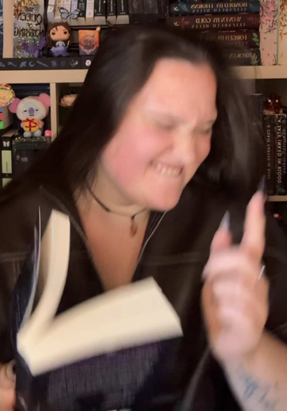 @LauraReads🥀🗡️