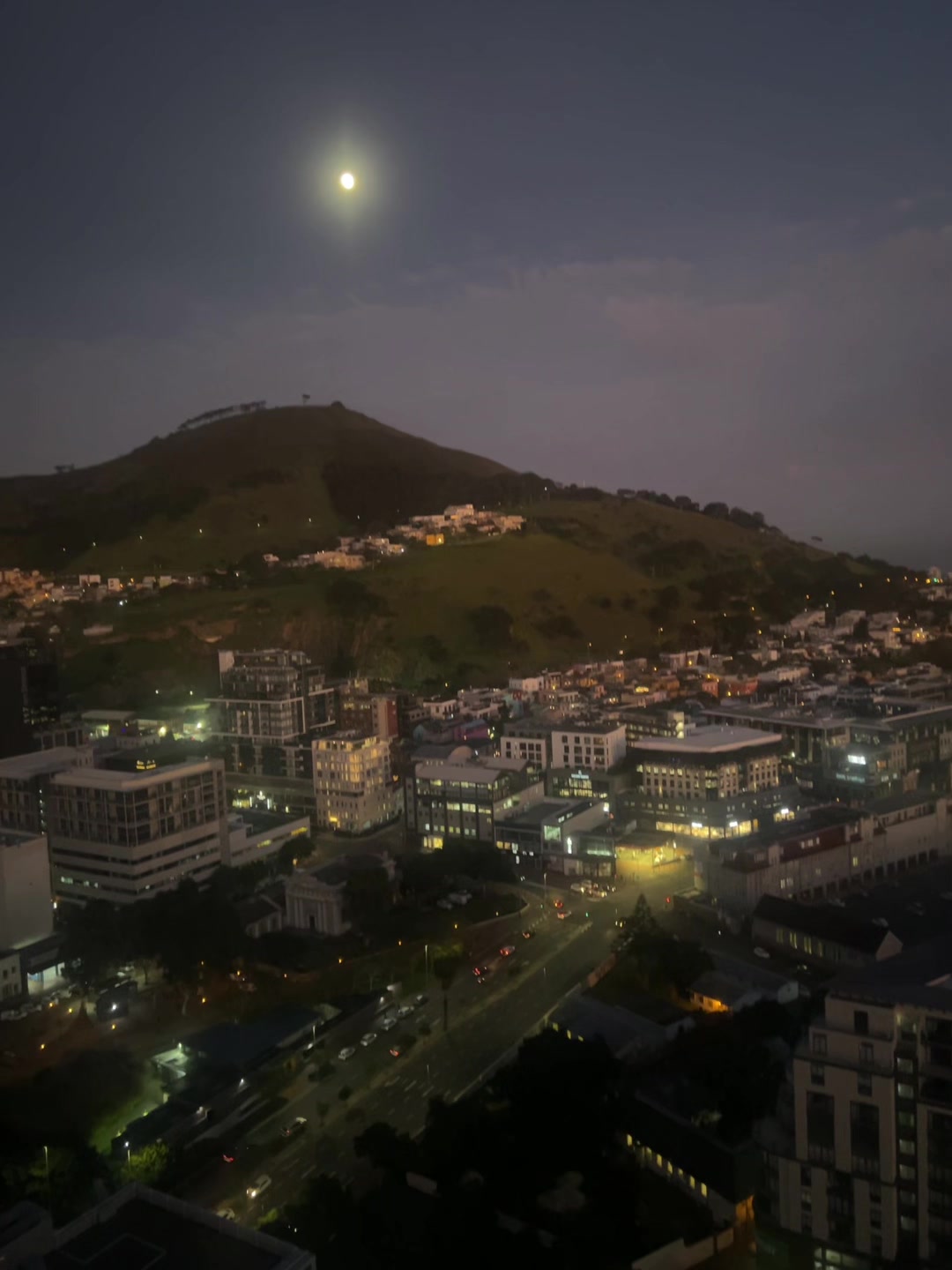 @🌙
