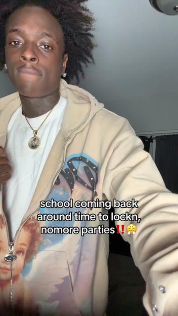 @⃟