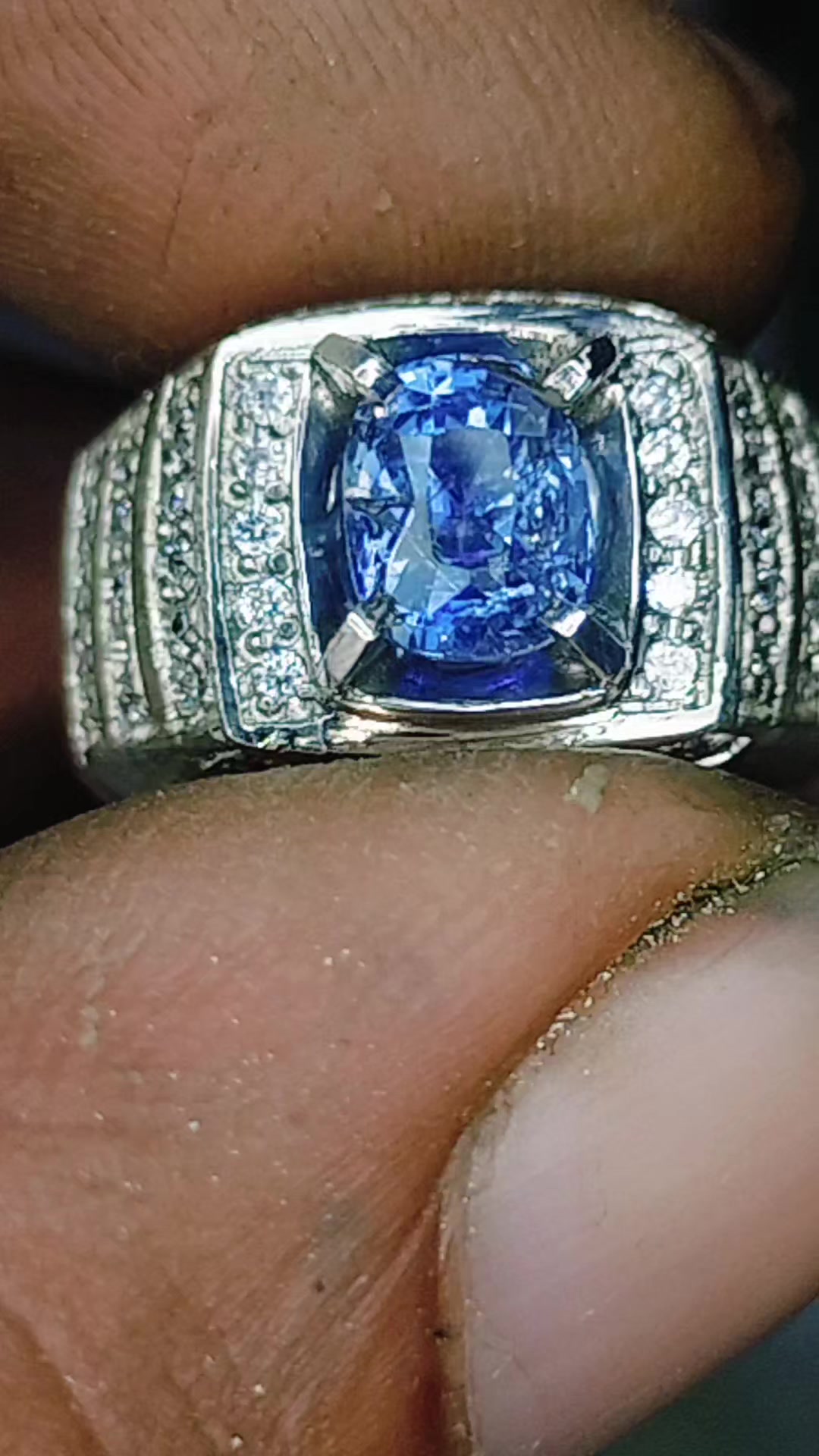 @uzzy gemstone