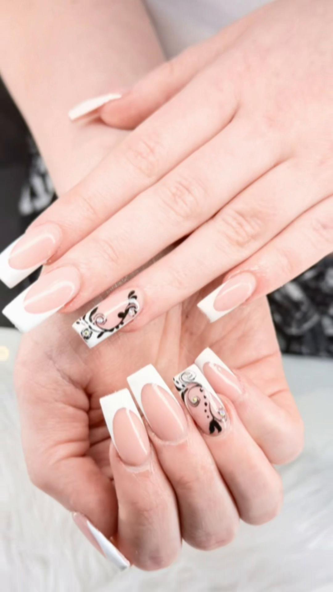 @Gloss Nail & Spa