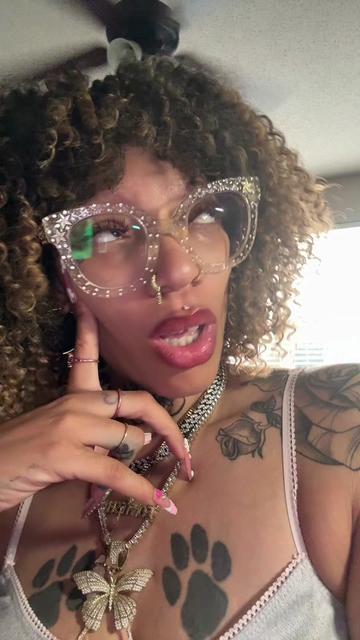 @Fontesha 🦋 🤎🧨