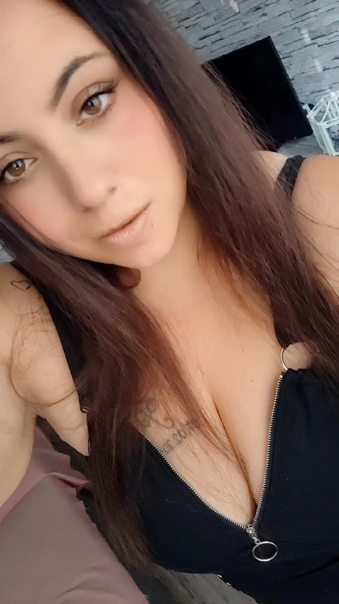 @bellaleiin