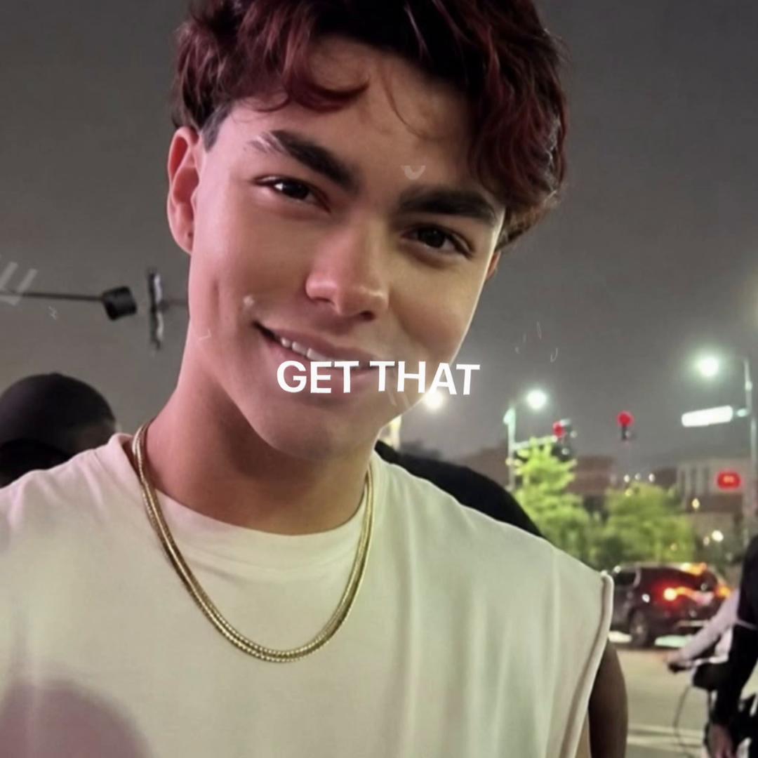 @Sophie👾
