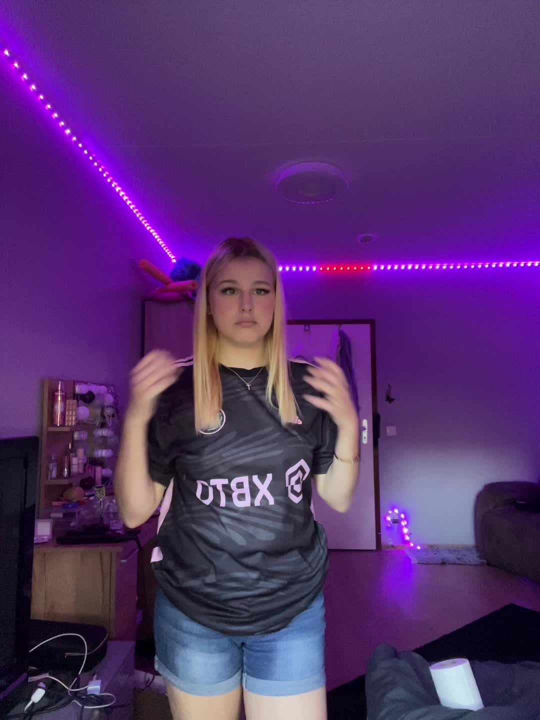@𝐙𝐨𝐞