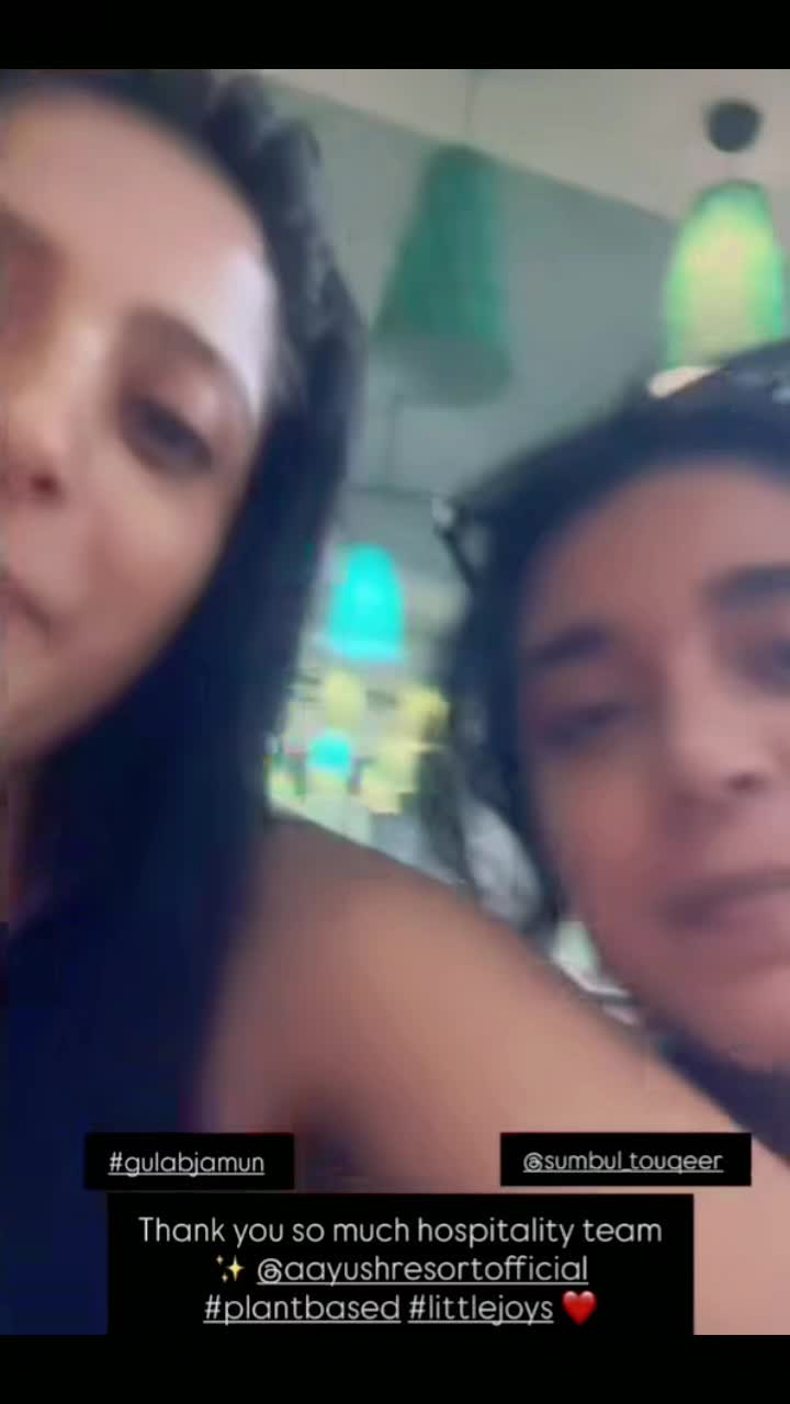 @Riaaa__