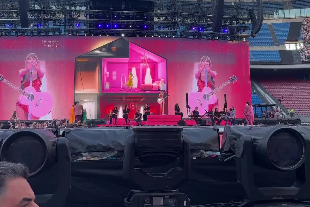 @𓂃꙳⋆videos from the eras tour