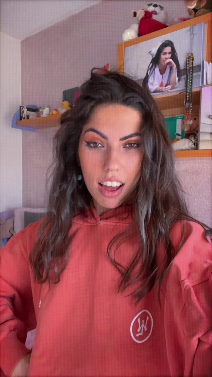 @Lara Gal&aacute;n
