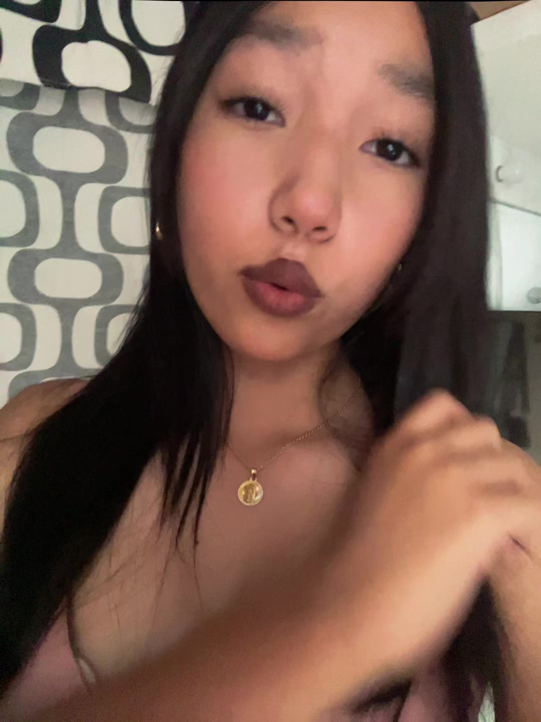 @🦦