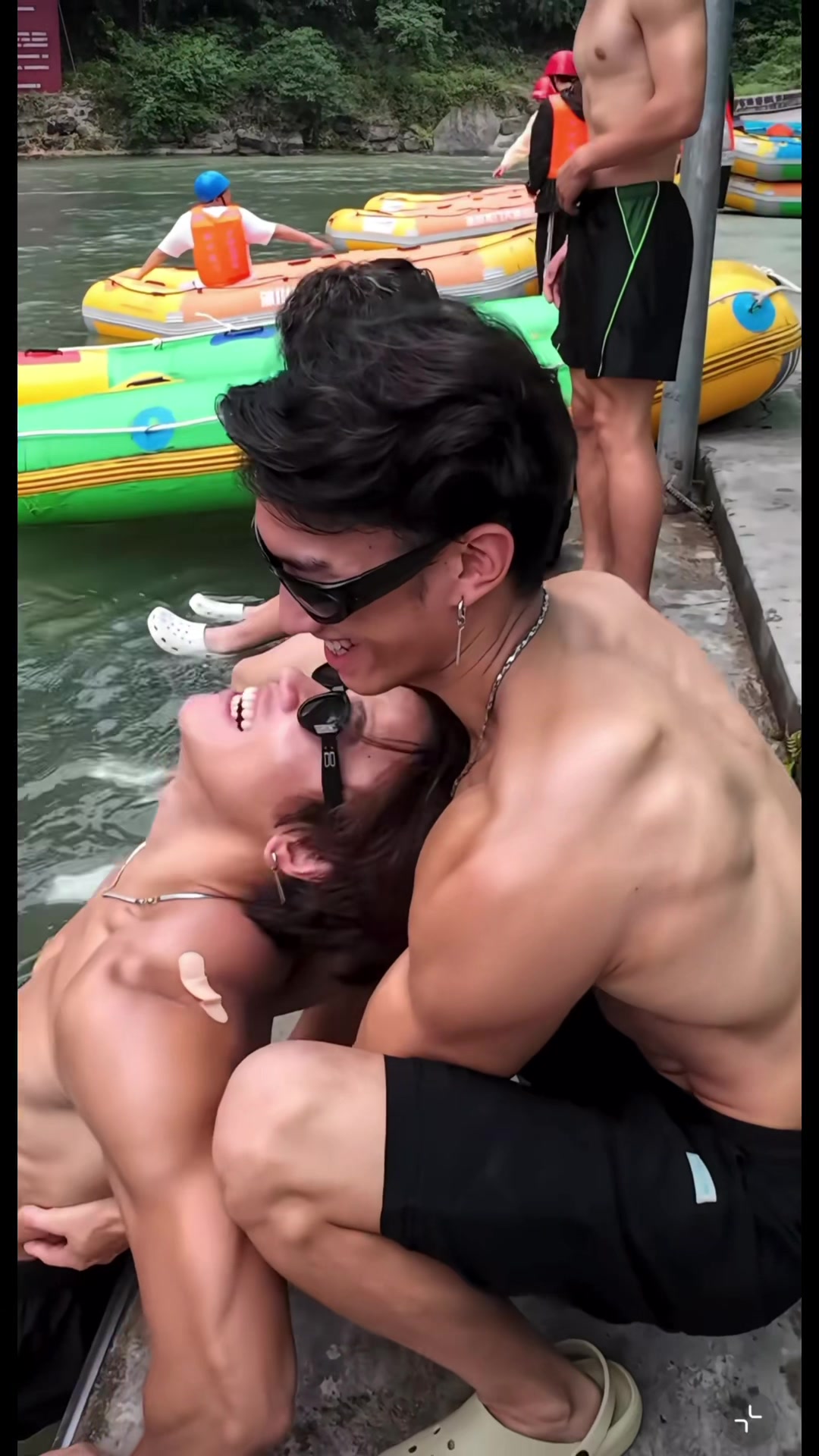 @𝐿𝑢𝑦𝑖𝑛