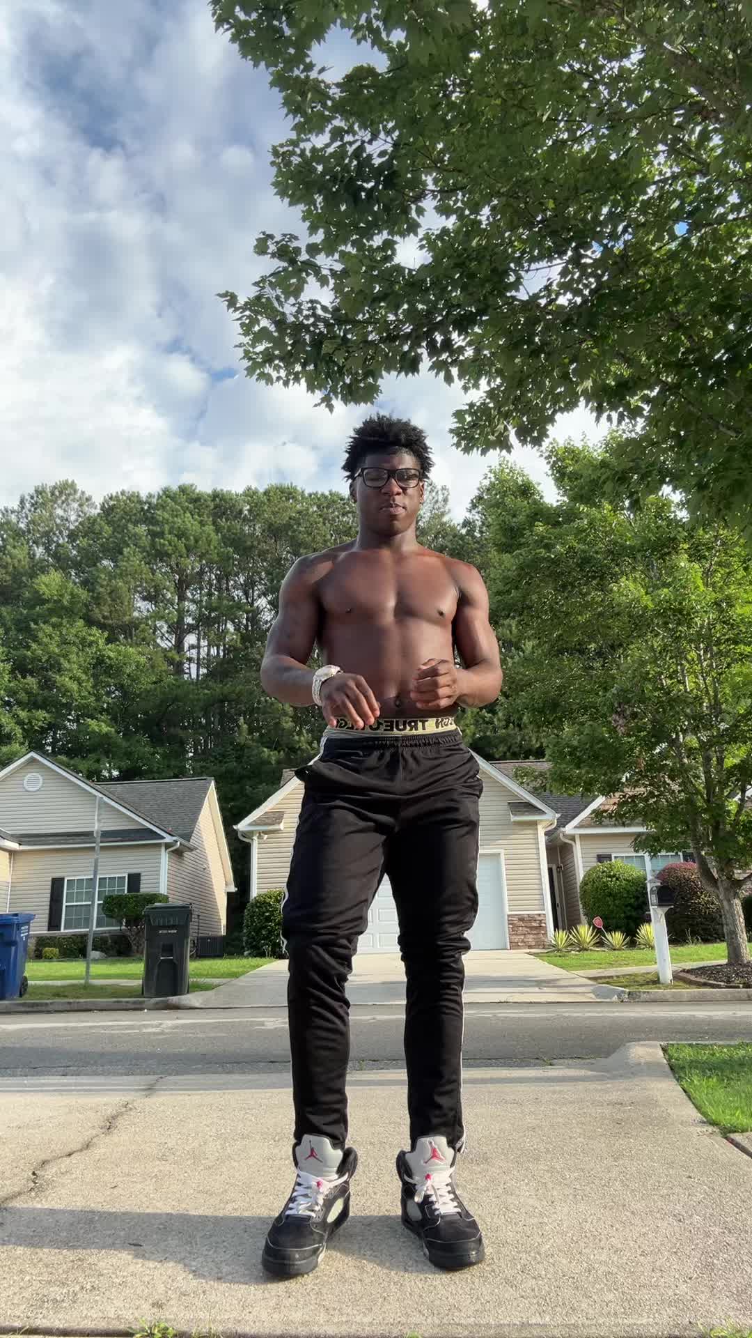 @EverybodyhateKG