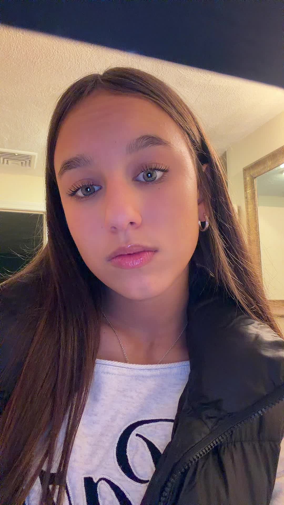 @𝓔𝓶𝓲𝓵𝔂 𝓖𝓻𝓪𝓬𝓮
