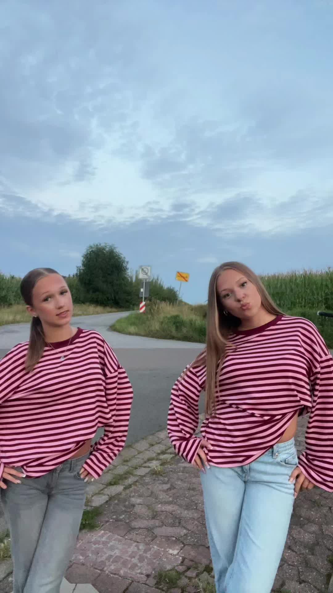 @𝐞𝐦𝐢𝐥𝐲𝐞𝐱𝐜𝐡𝐚𝐧𝐠𝐞𝟐𝟕