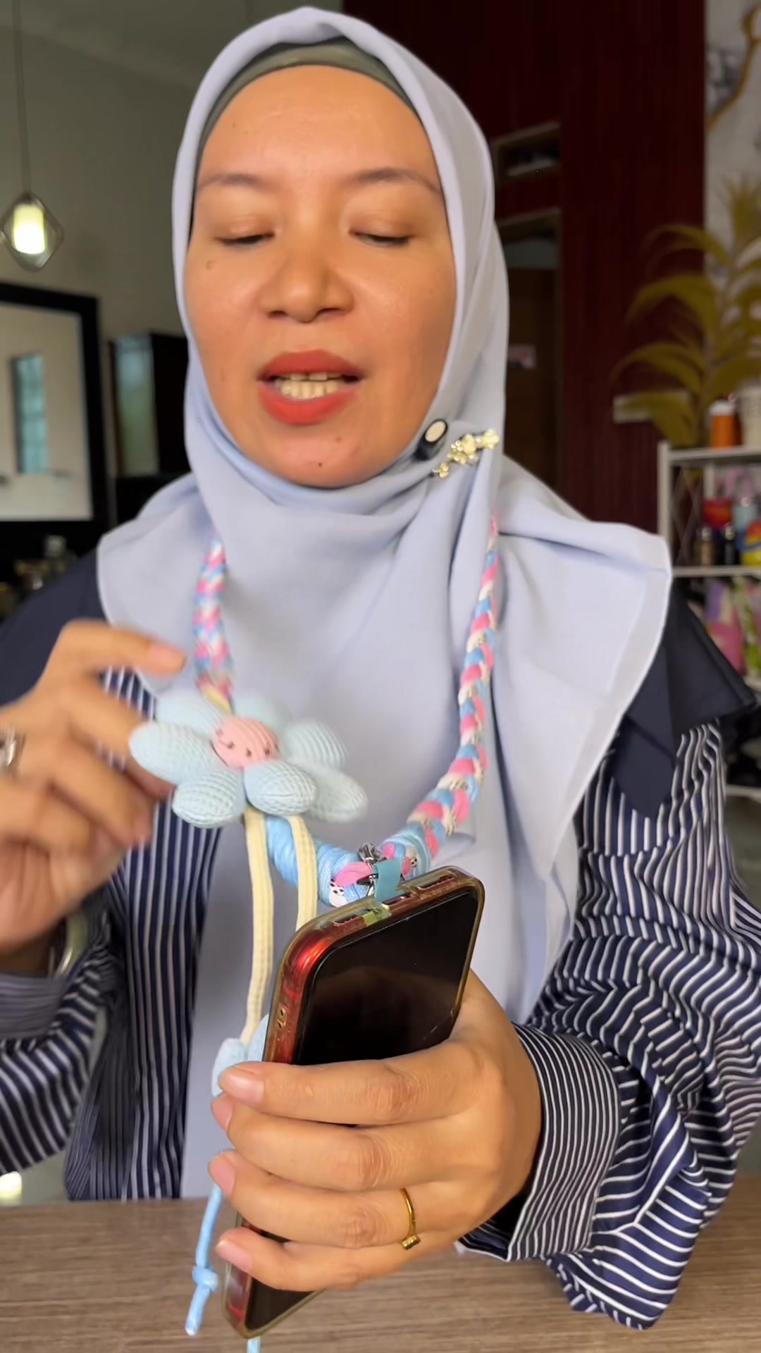 @LELI si paling TAS dan SANDAL