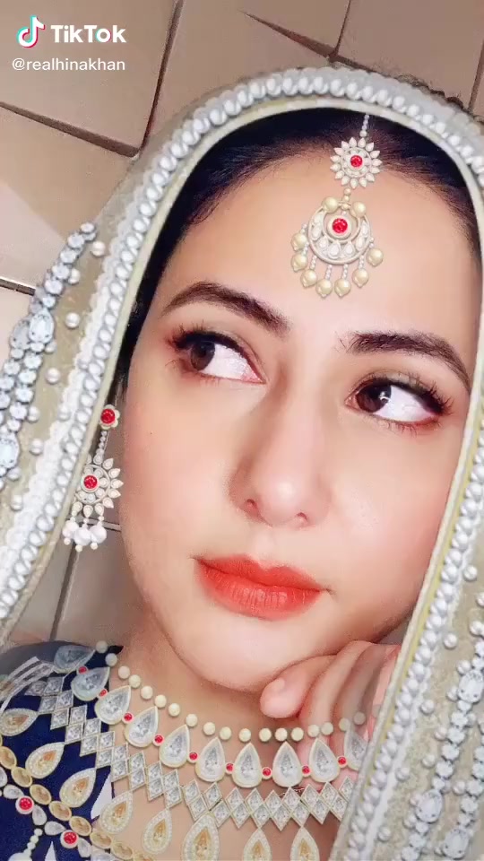 @Hina Khan 💎