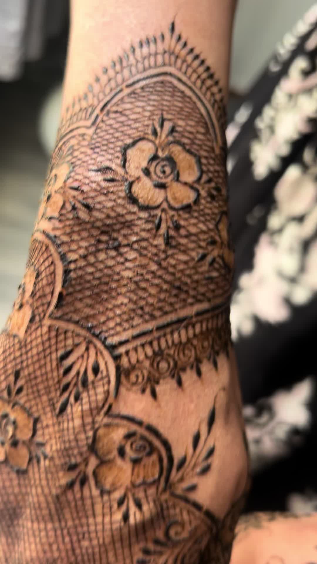 @Hennabyaroosa