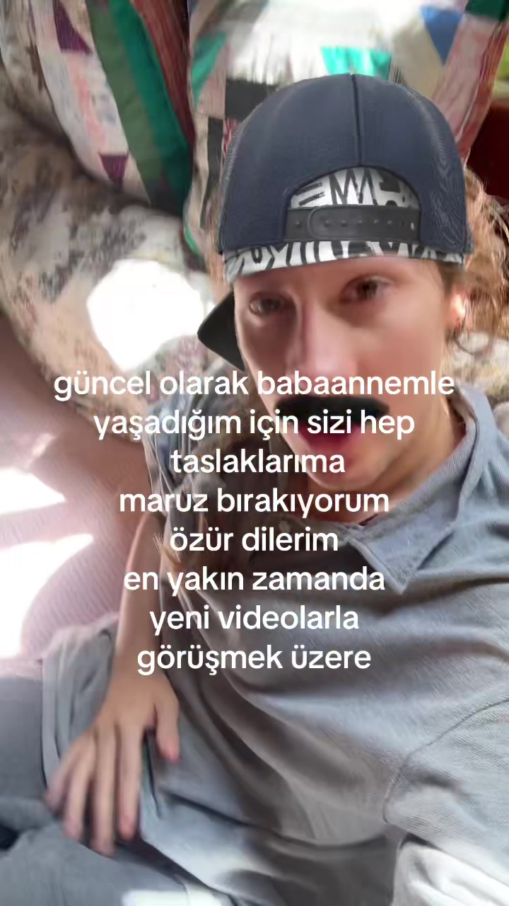 @🦦
