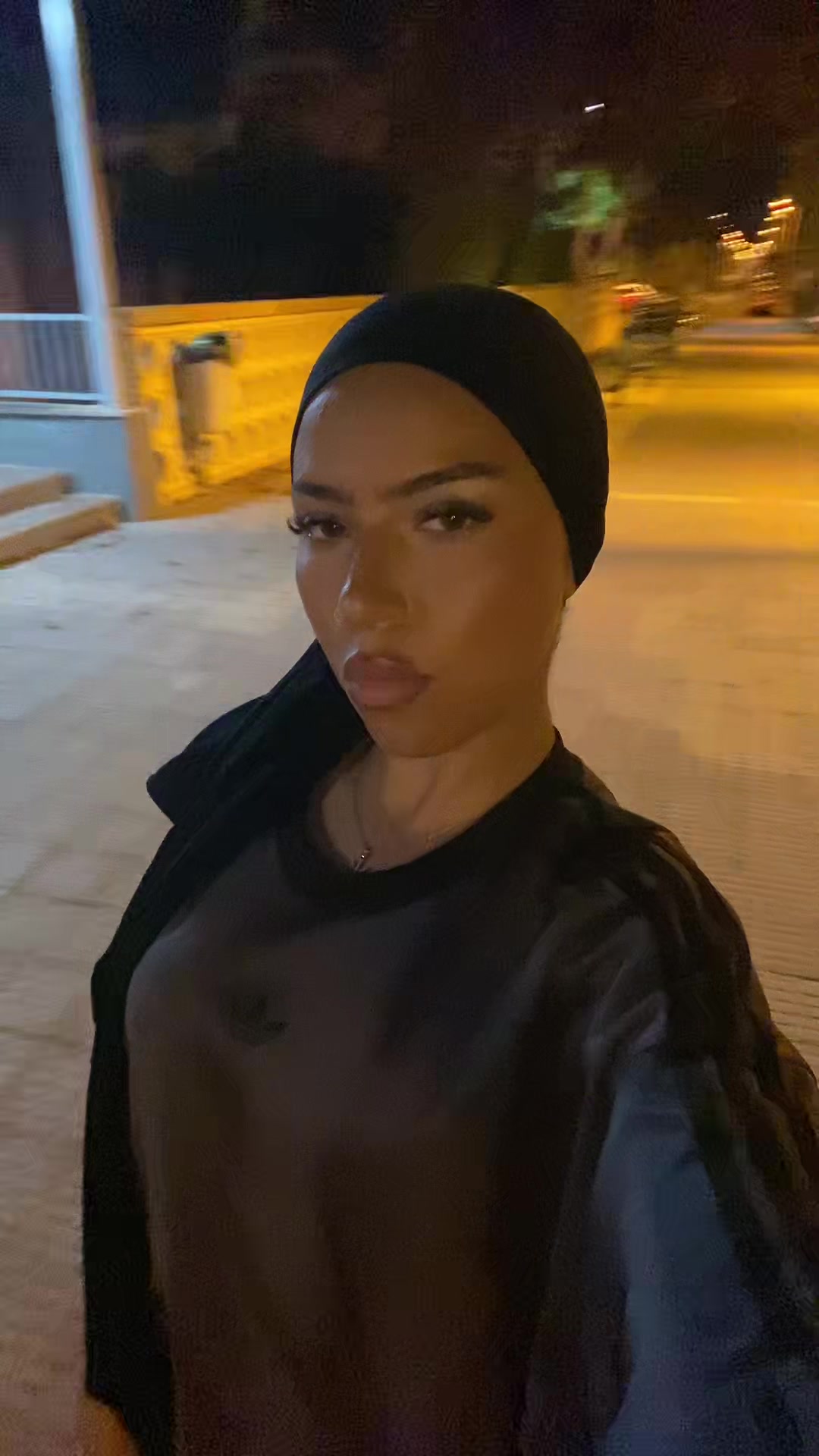 @<33