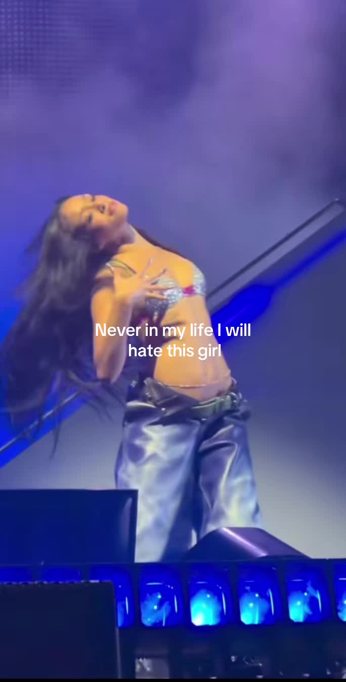@Katspink