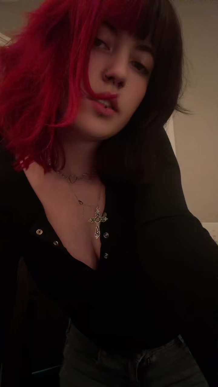 @Lil Bug🖤🍄