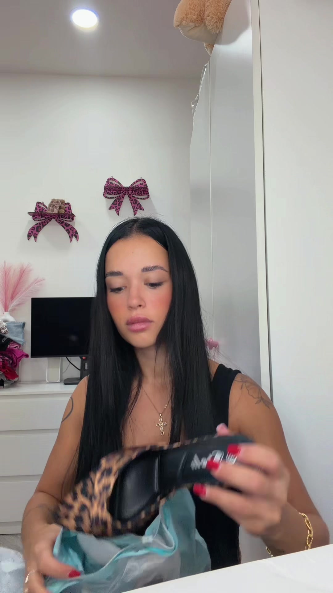 @tonyesara
