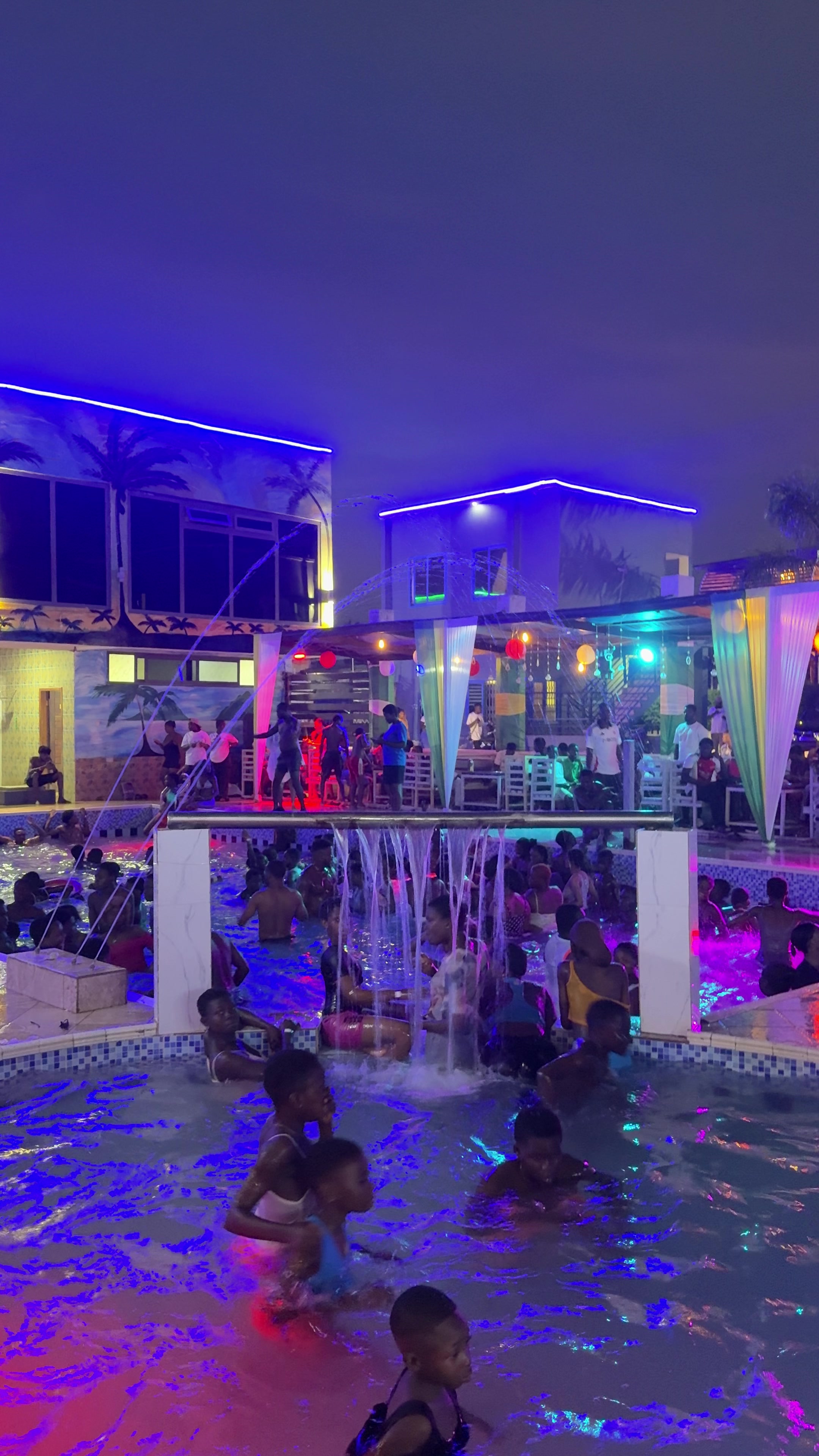 @Bluetopvilla