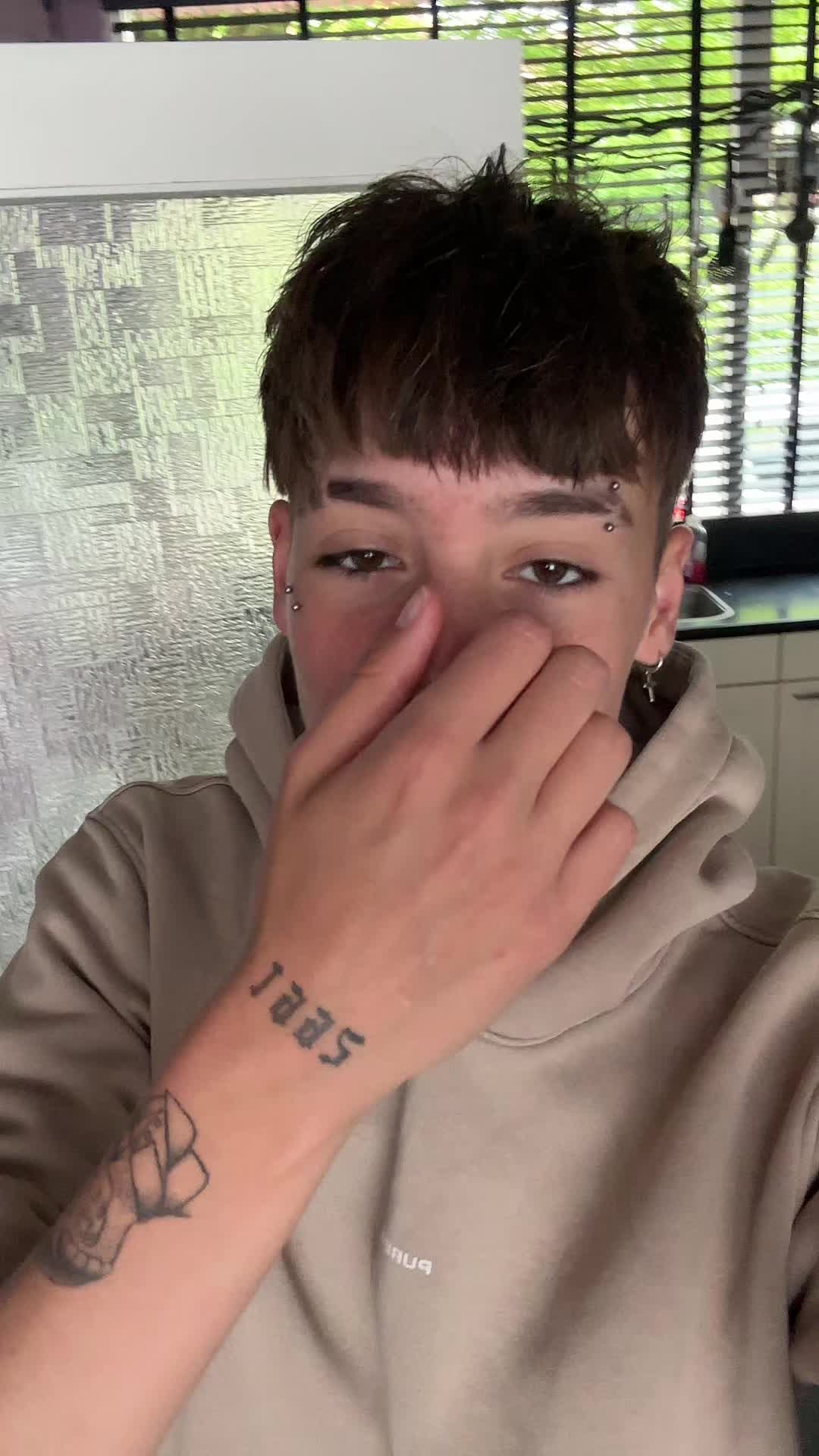 @tenyscha