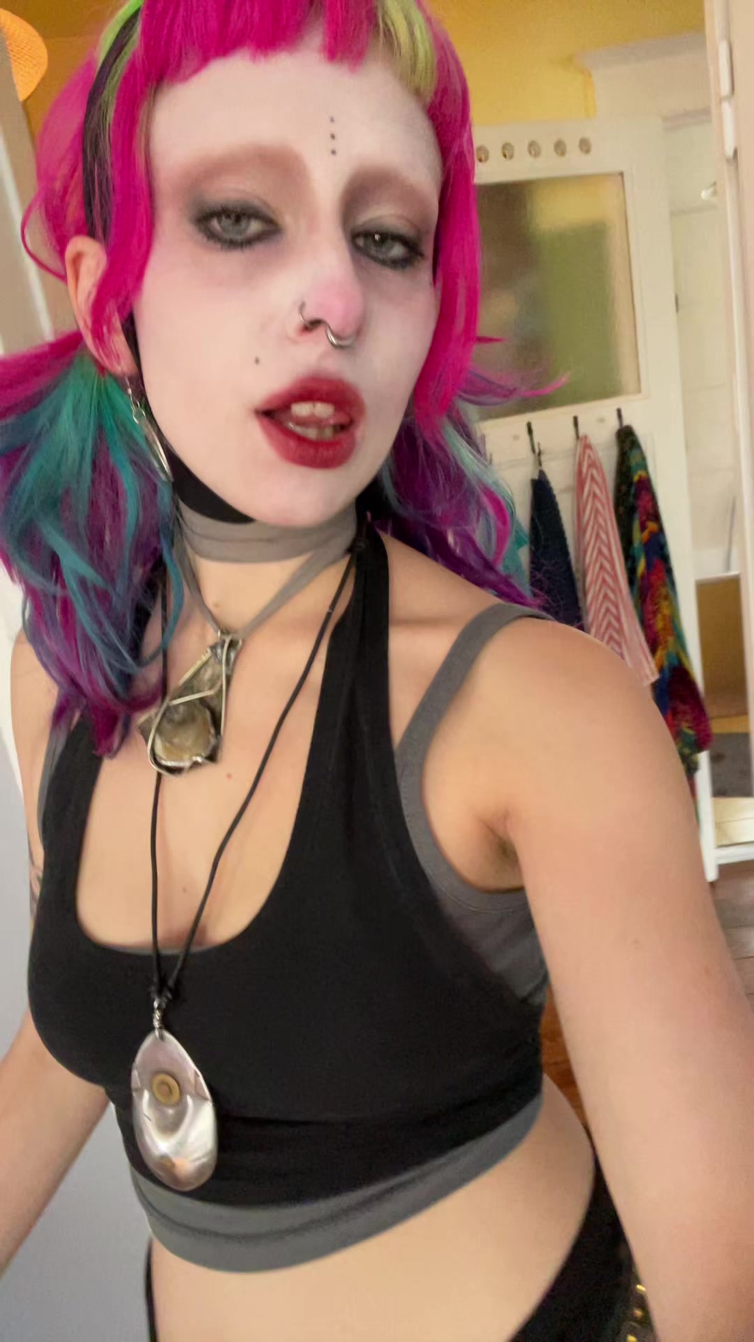@weirdlywelldressed