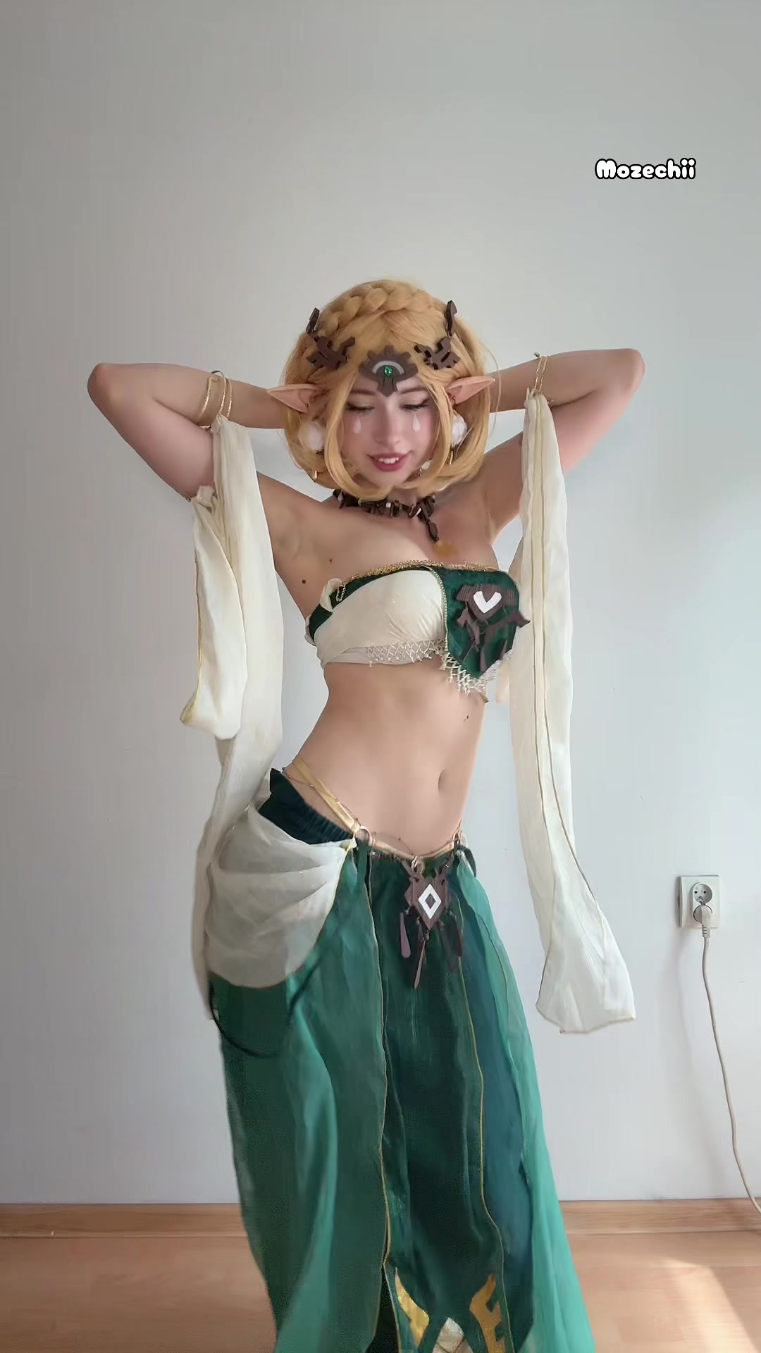 @Mozechii