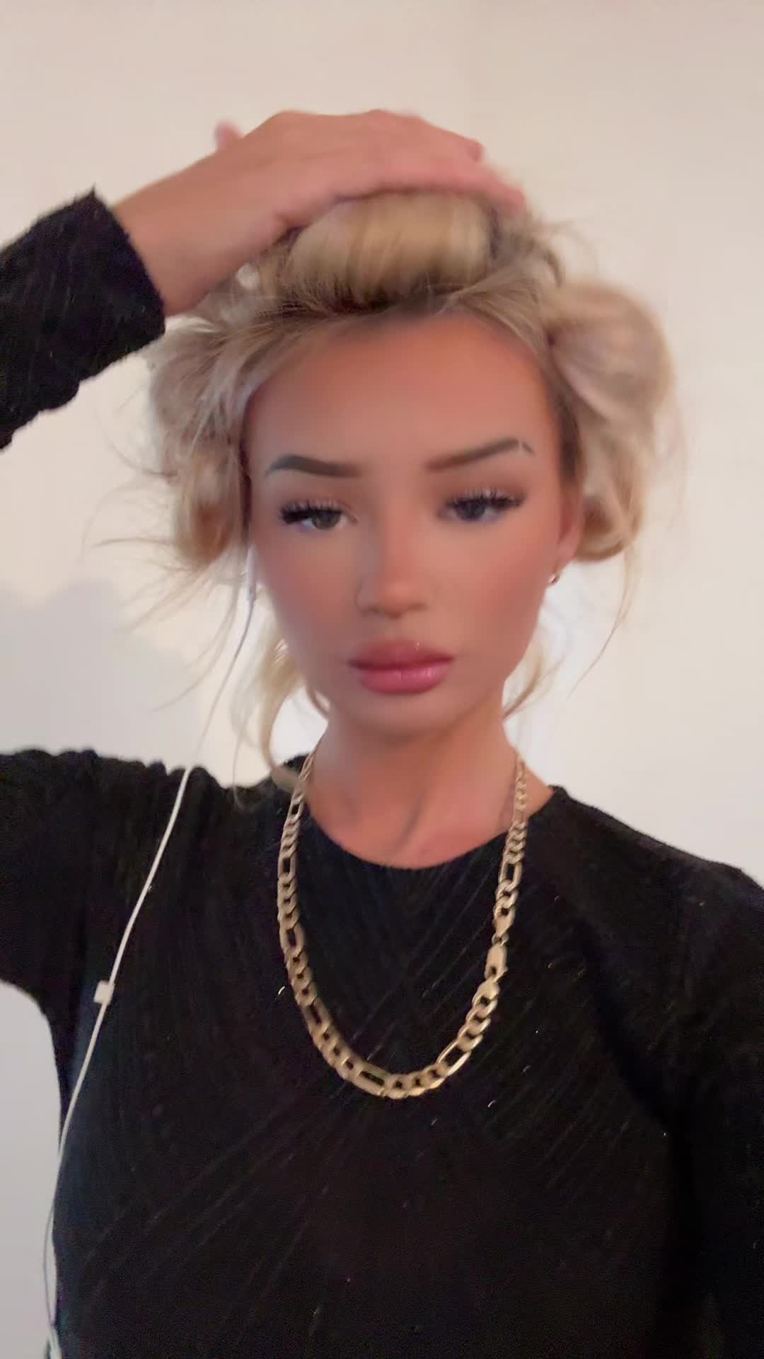 @Elliequigley