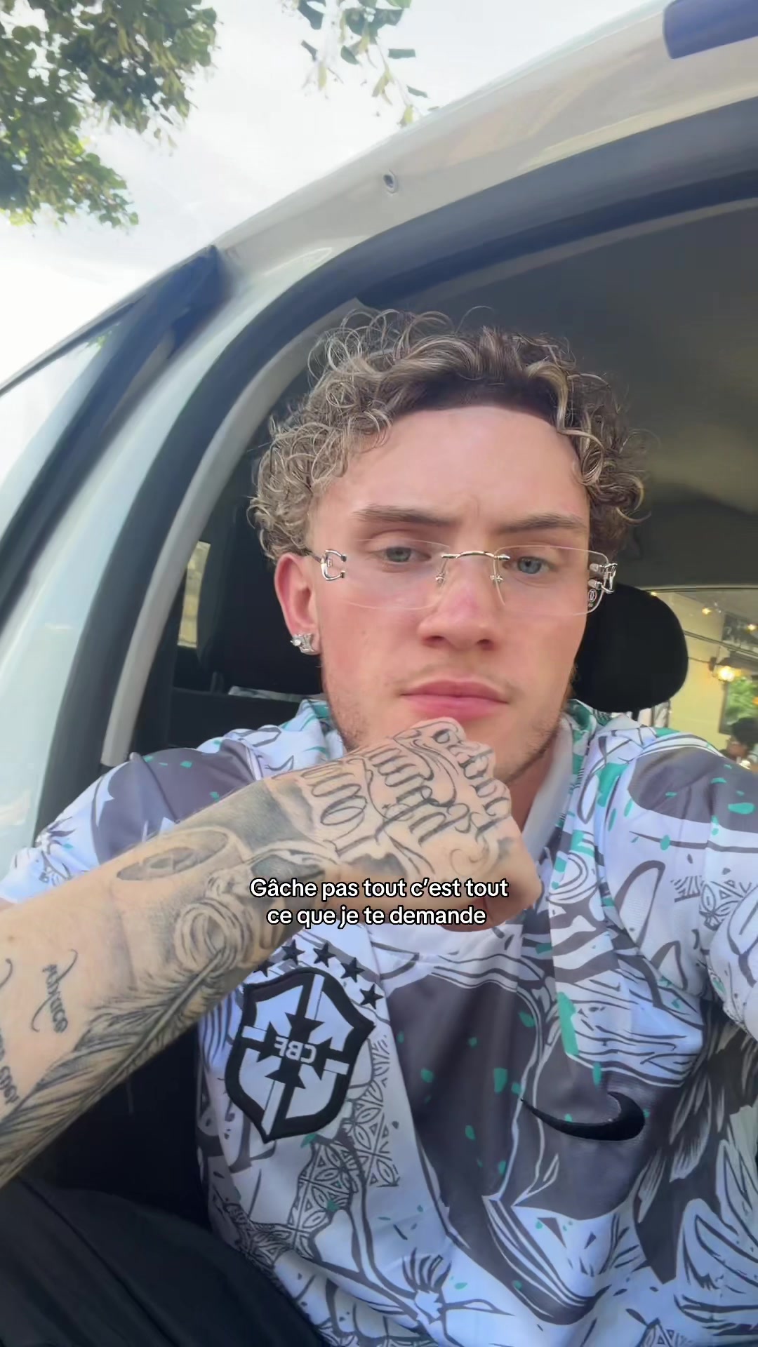 @1whitos 🎩