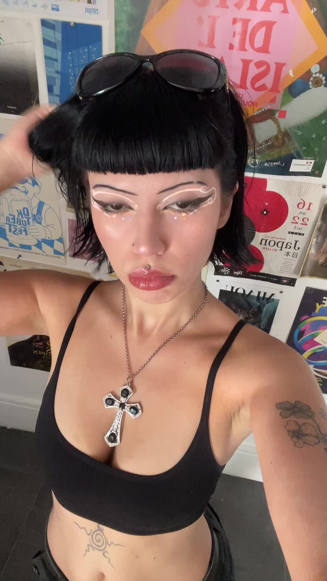 @Julia 🩴🫦