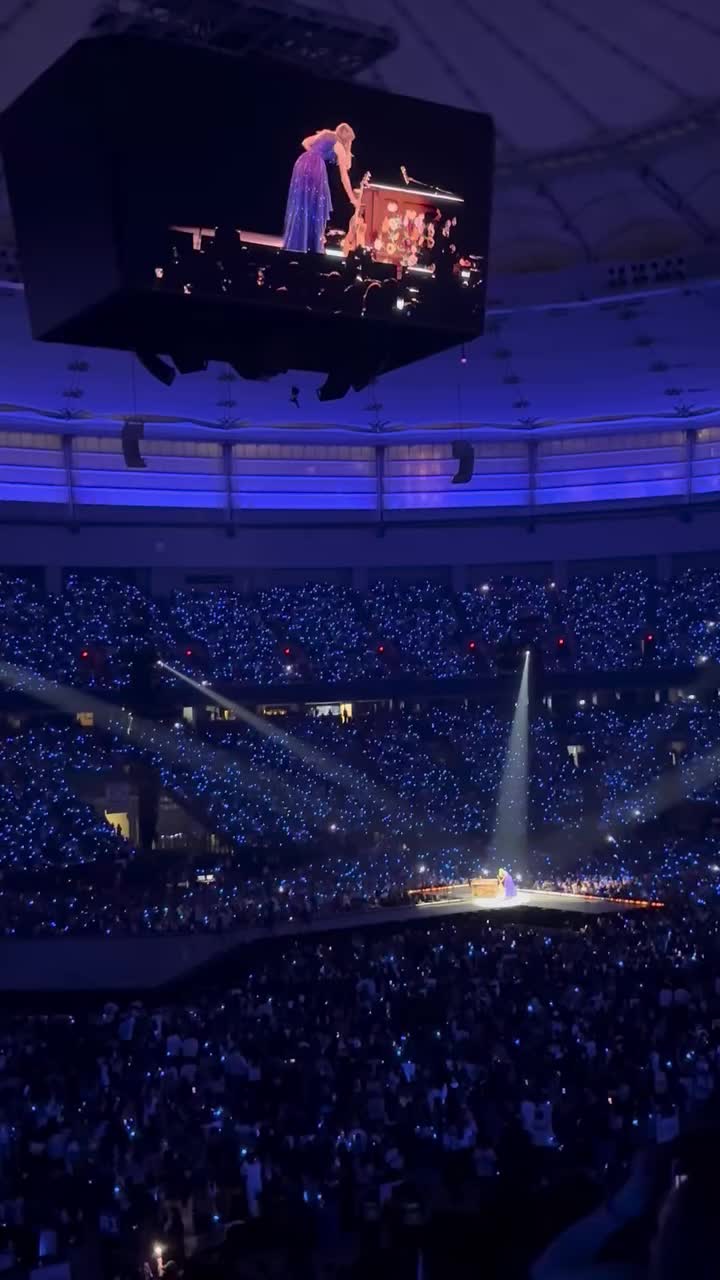 @𓂃꙳⋆videos from the eras tour