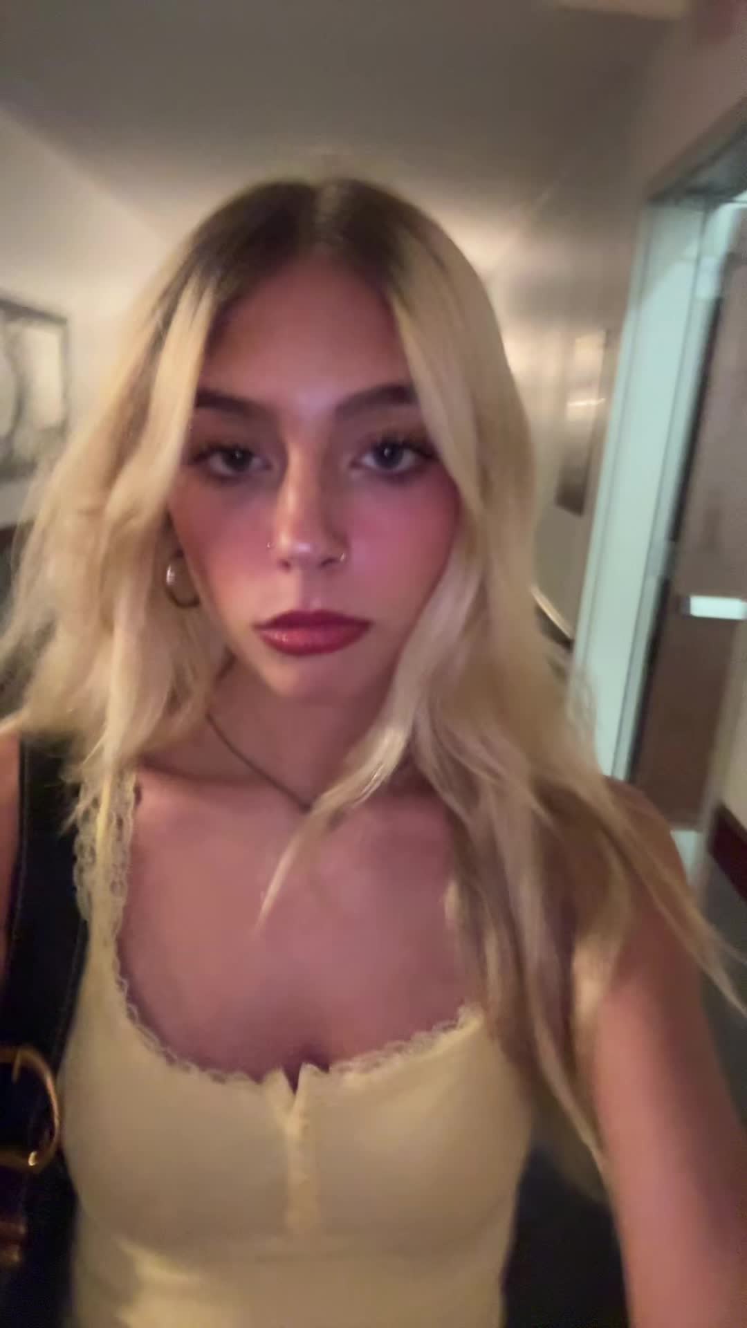 @bella