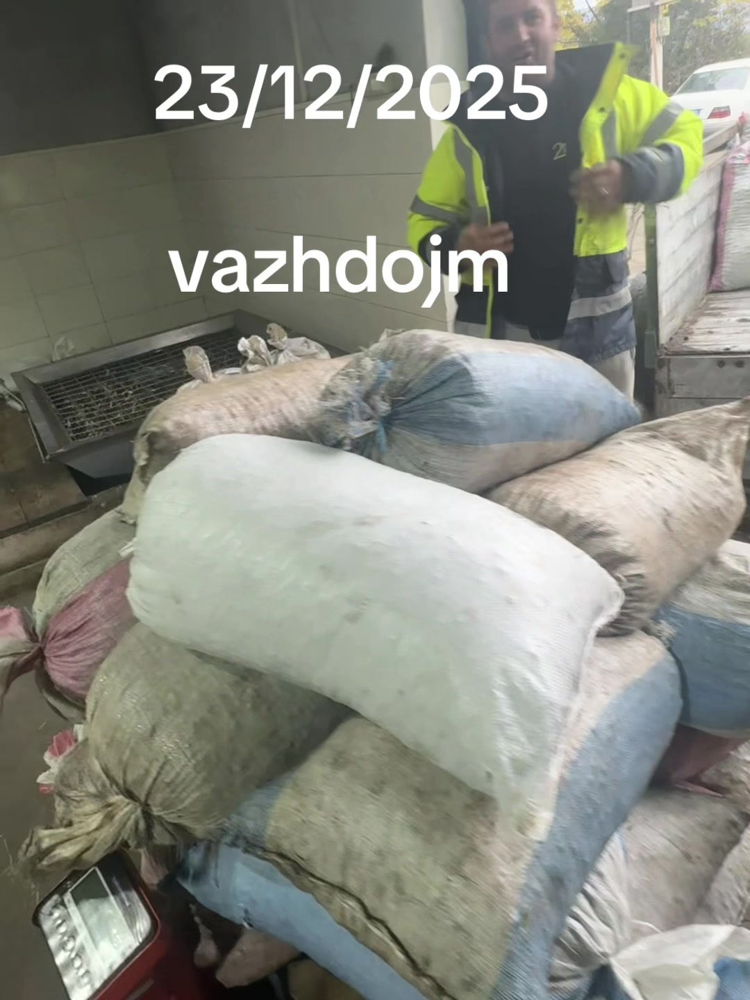 @fabrik vaj ulliri Luan Bengaj