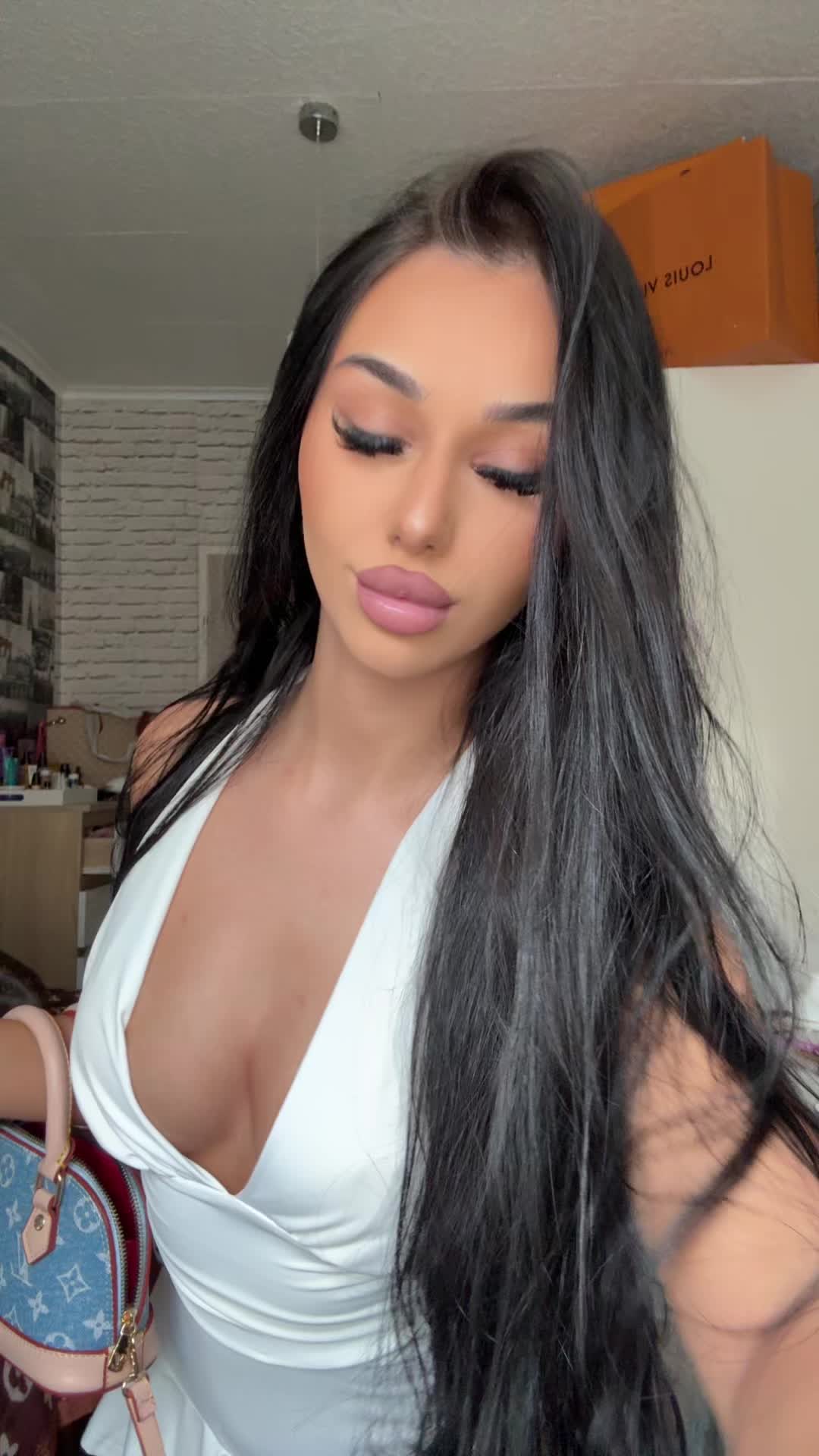 @_victoria
