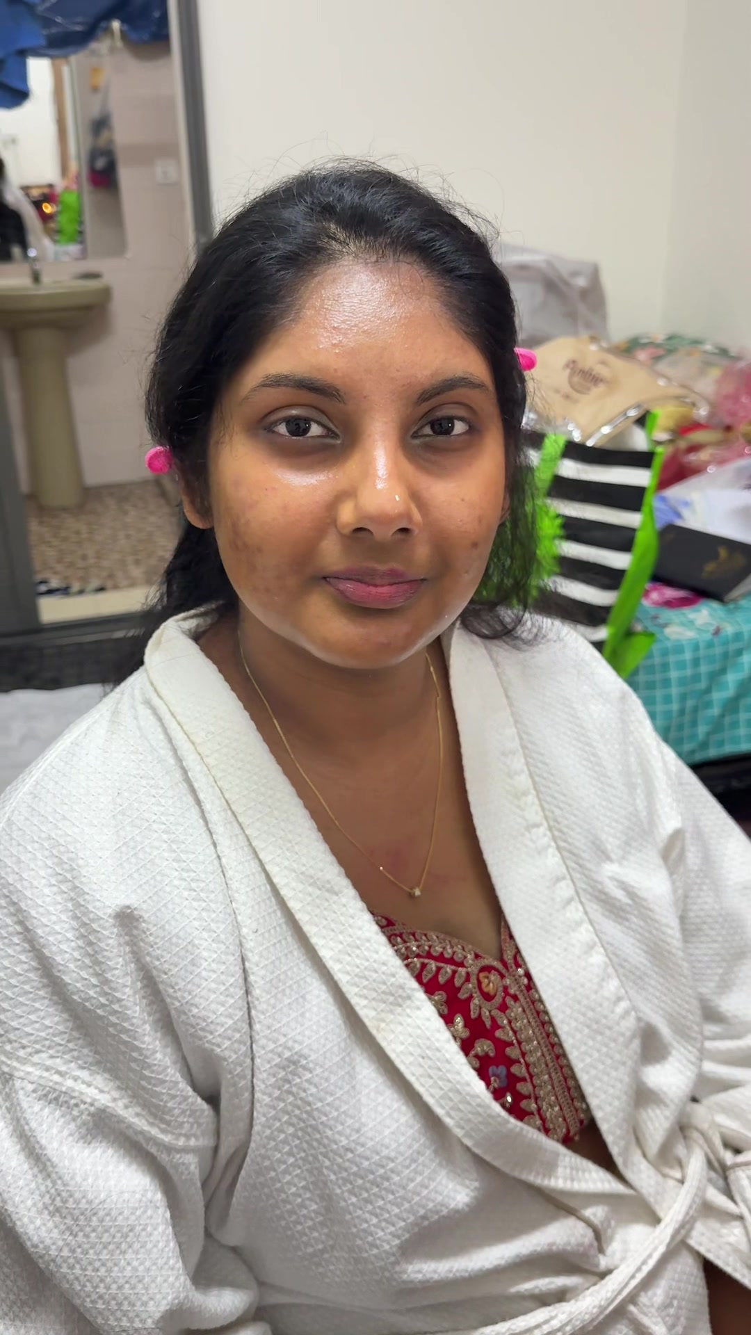 @LAKSHANA| makeup and nails