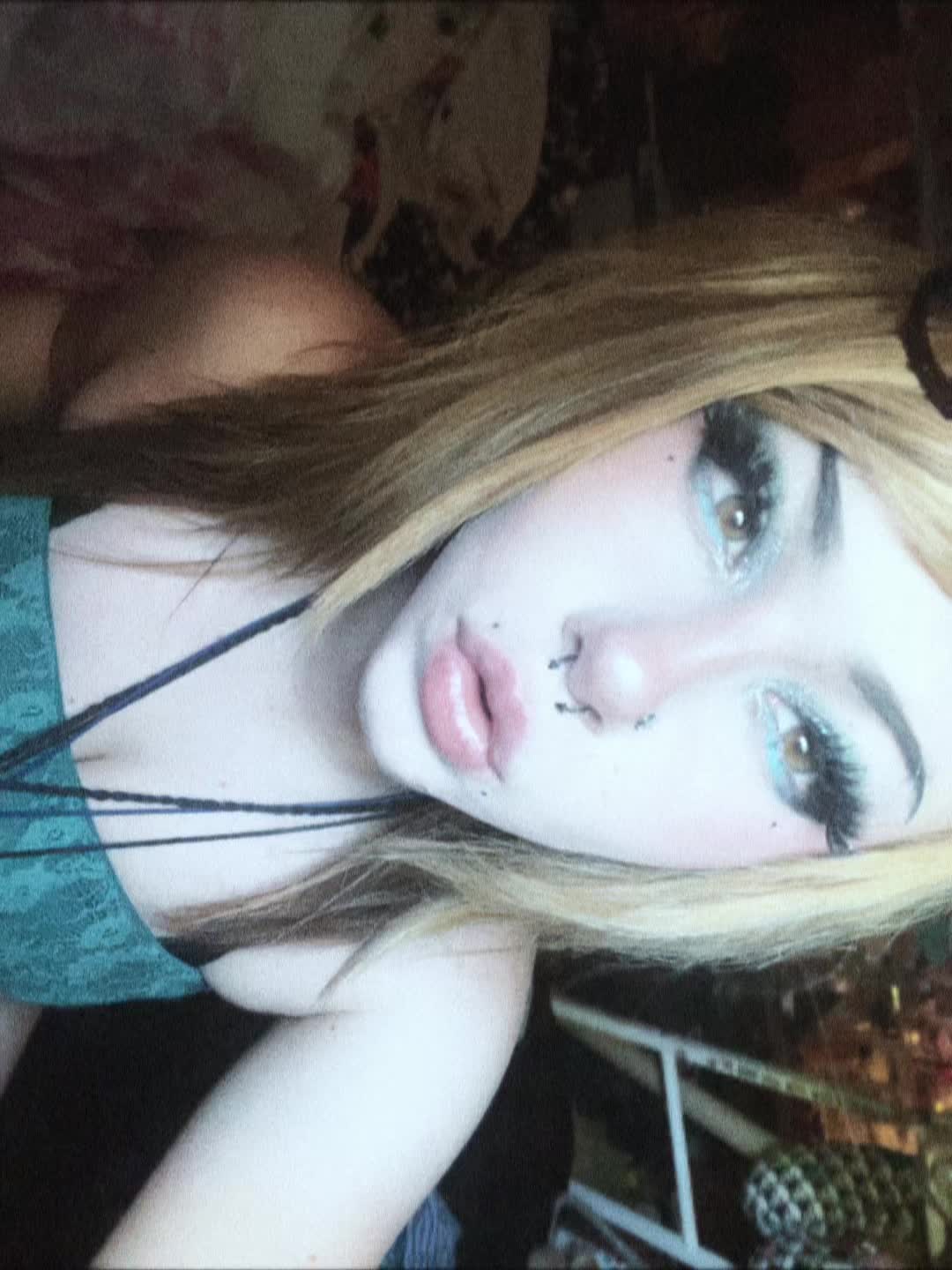 @☮︎